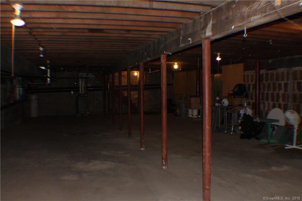 9 N Main St, Enfield, CT 06082